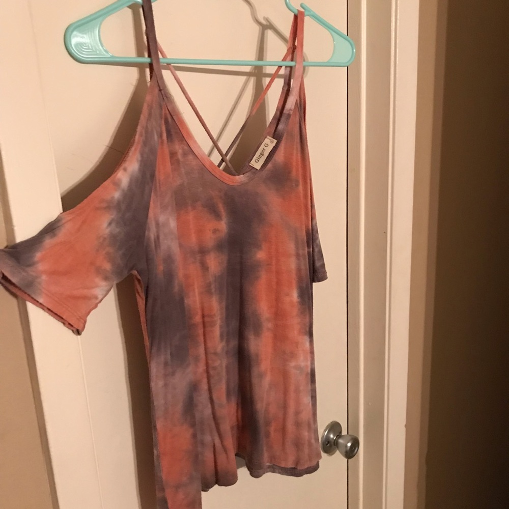Open shoulder shirt